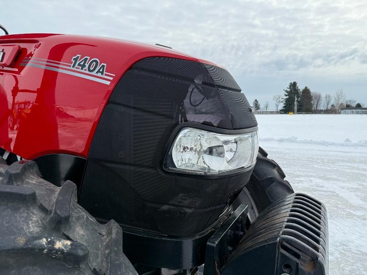 case-ih-farmall-140a-image-32