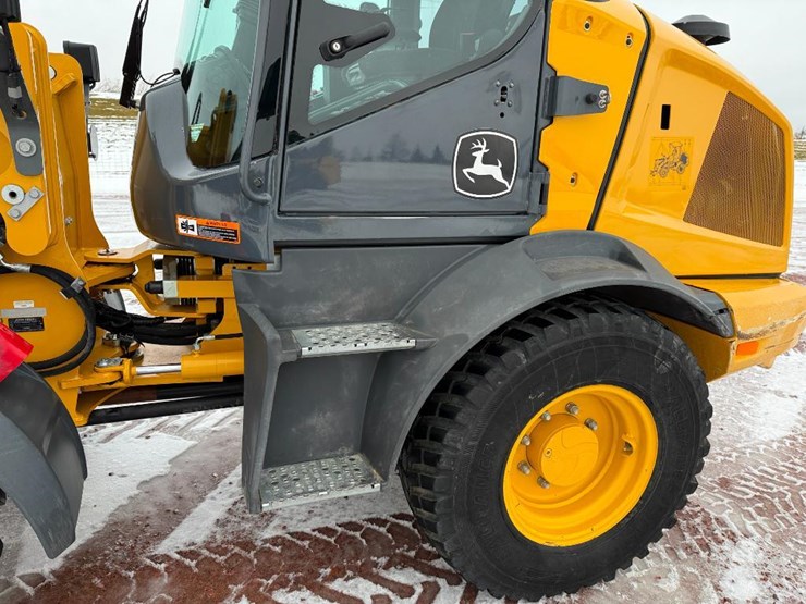 2019-deere-244l-image-20