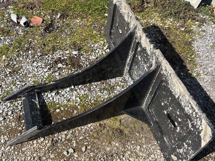 rock-digger-skeleton-stump-bucket-image-1