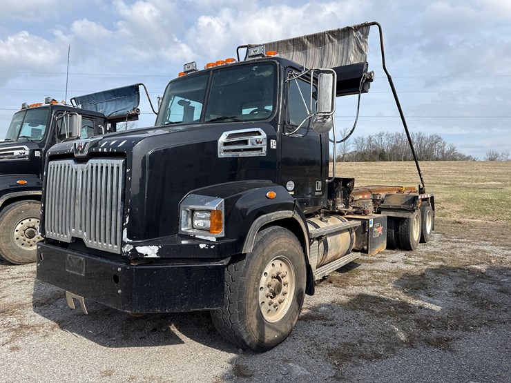 2018-western-star-4700sb-image-1