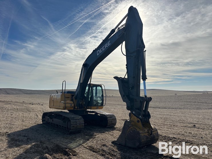 2006-deere-270d-lc-image-3