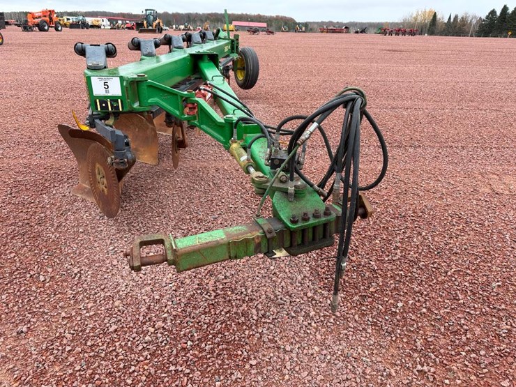 john-deere-2810-image-5