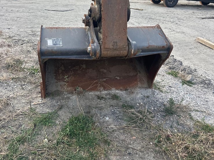 2014-volvo-ec250d-lr-image-10