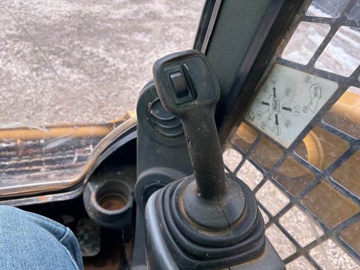 2017-caterpillar-259d-image-23