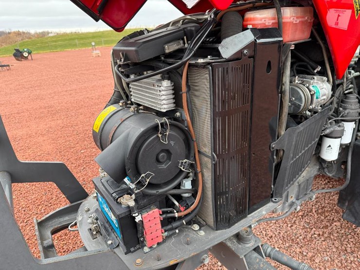 massey-ferguson-4707-image-35