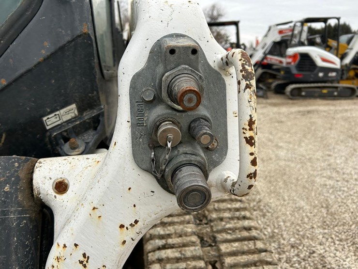2020-bobcat-t76-image-11