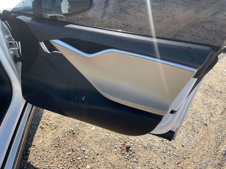 2013-tesla-model-s-4-door-sedan-(135,834-miles)-image-16