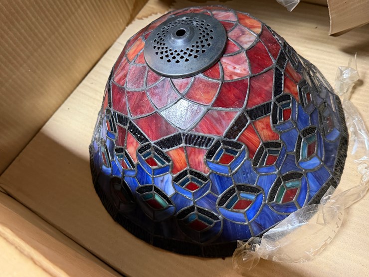 #78-•-tiffany-style-lamp-image-7