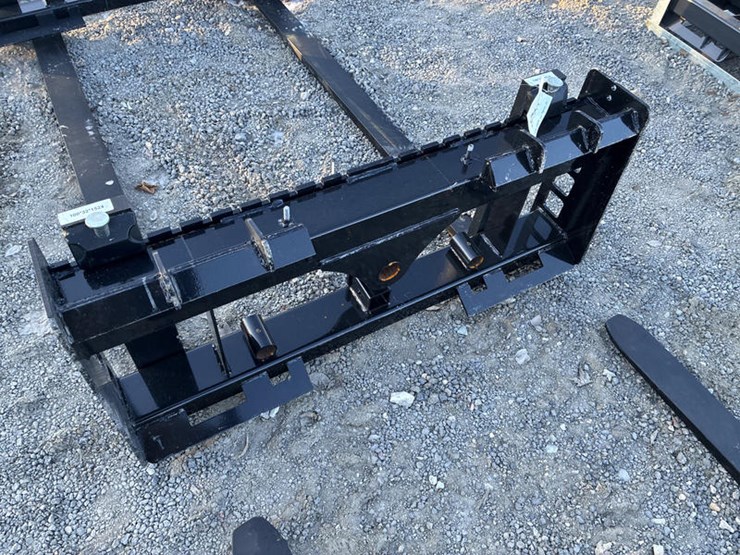 #115445-•-60"-skidsteer-mt-pallet-forks-image-4