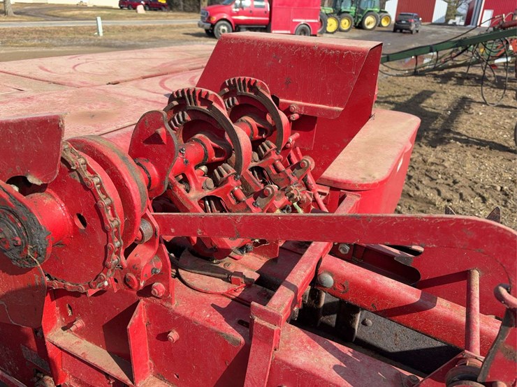 new-holland-273-image-7