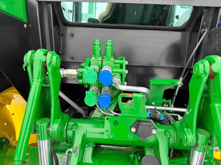 john-deere-6105e-image-48