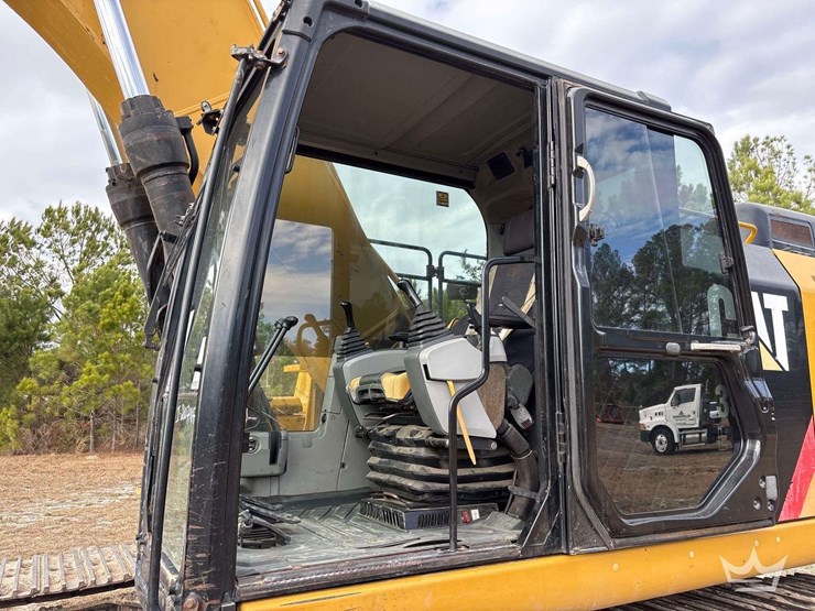 2017-caterpillar-336f-image-23