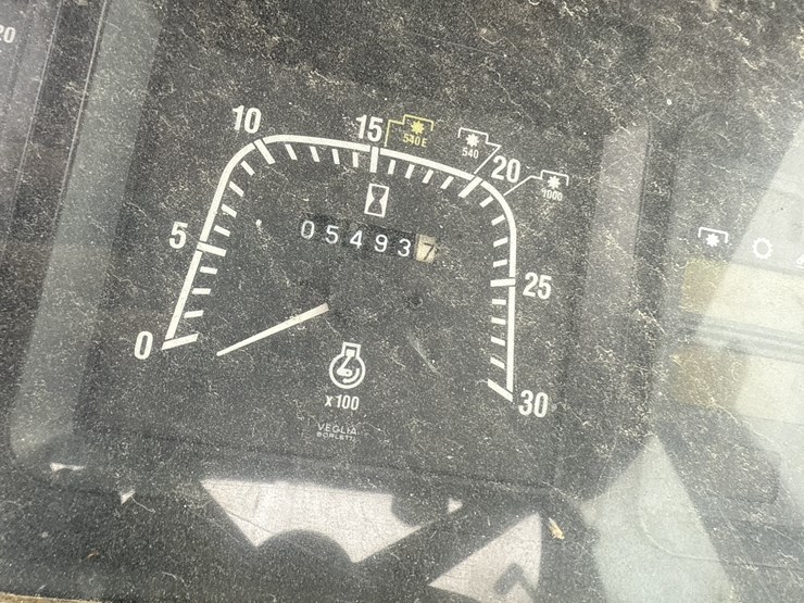 new-holland-tm135-image-15