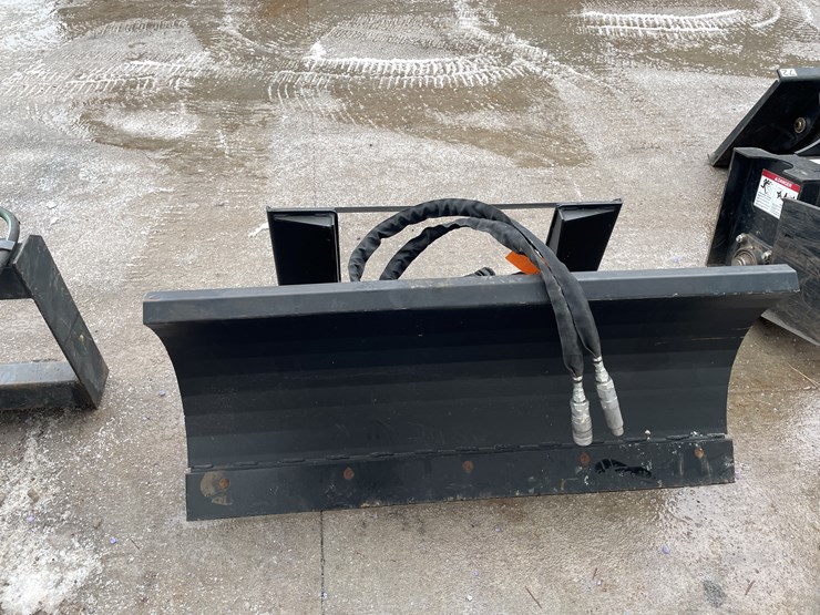 #4905-•-vrskine-mini-skid-steer-mount-48"-hydraulic-snow-plow-image-2