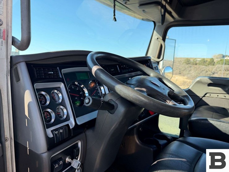 2015-kenworth-t800-image-54