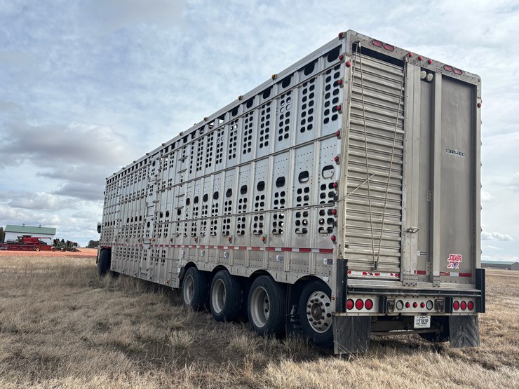 2018-wilson-livestock-trailer-image-8