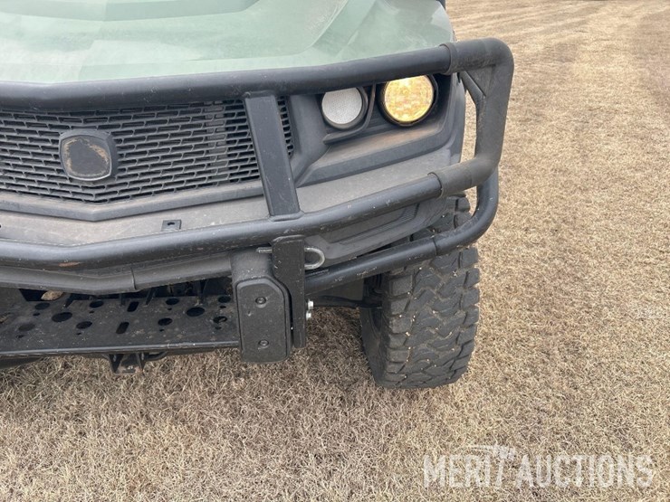 2021-john-deere-gator-image-39