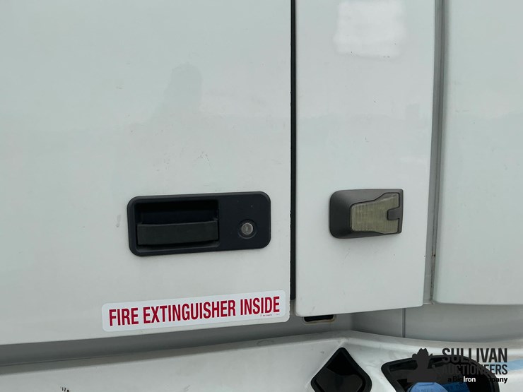 2012-volvo-vnl64t300-image-16