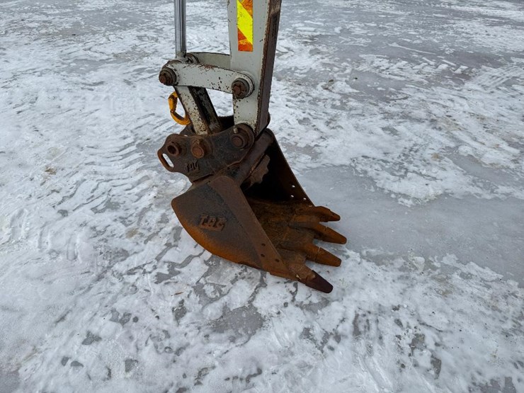 takeuchi-tb240-image-34