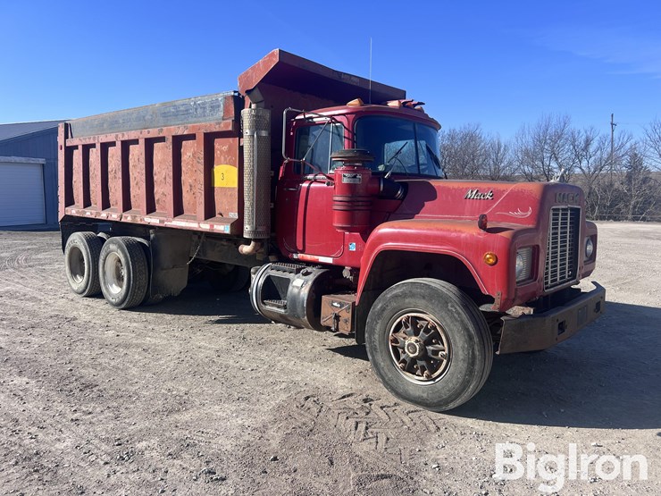 1989-mack-rd690s-image-3