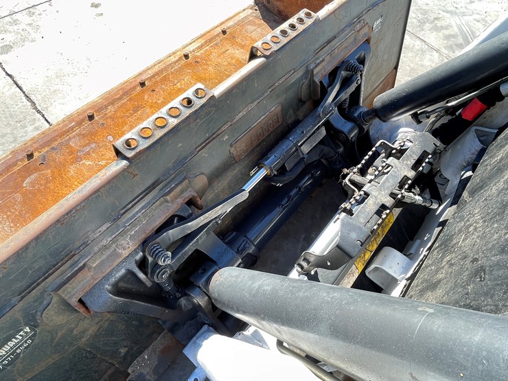 2022-bobcat-t76-image-11