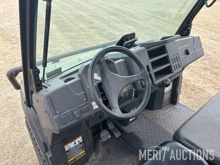 2022-john-deere-gator-image-40