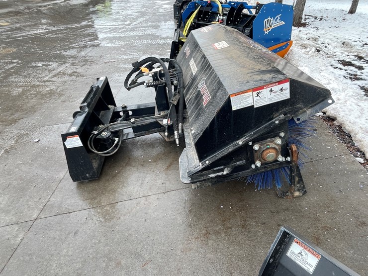 #4909-•-virnig-skid-steer-mount-72"-hydraulic-angle-broom-image-7