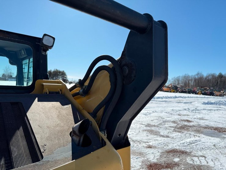 caterpillar-252-image-24