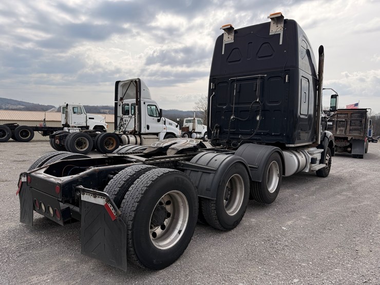 2022-western-star-49x-image-3