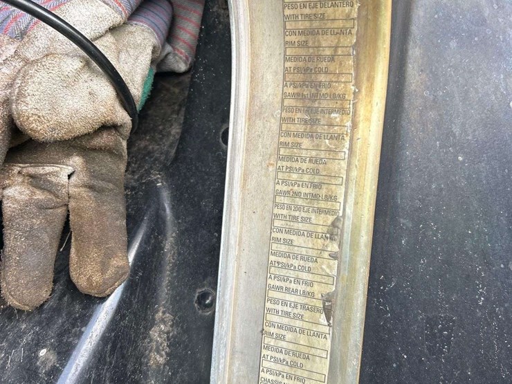 2016-peterbilt-320-image-6