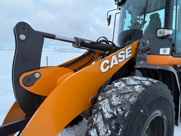 2023-case-621g-xr-image-43