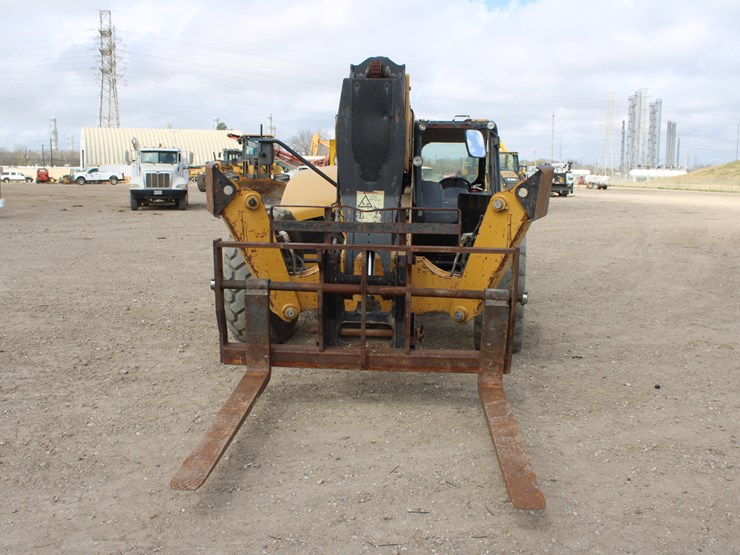 2015-caterpillar-tl1055-image-4