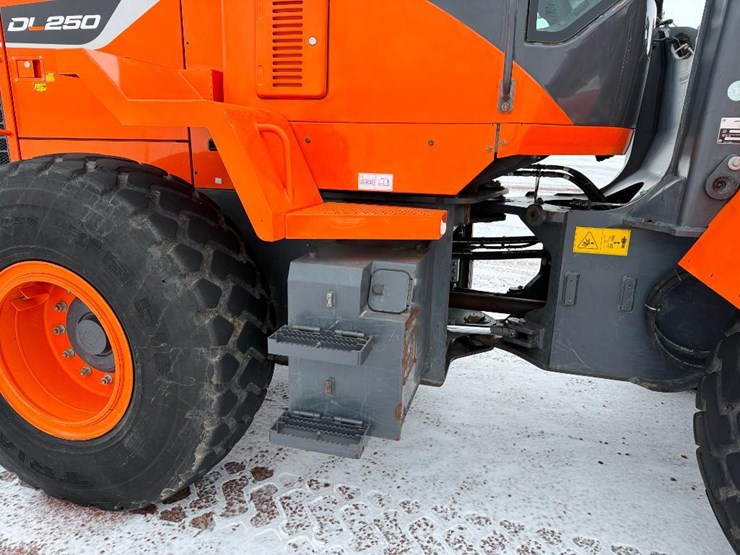 2018-doosan-dl250-5-image-11