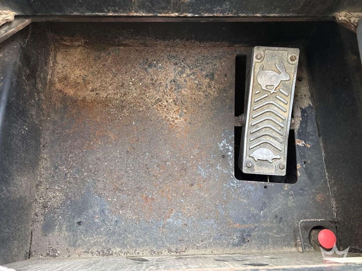 2014-takeuchi-ts50r-image-24