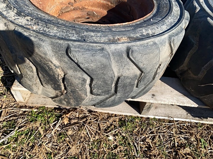 4----10-16.5-skidsteer-tires-on-8-bolt-rims-image-7