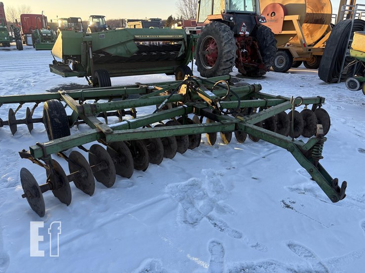 john-deere-bw-image-1