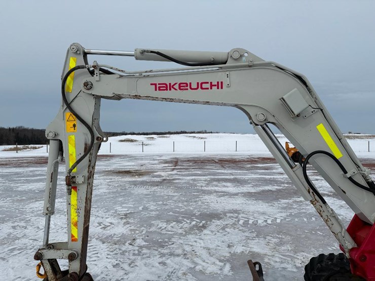takeuchi-tb240-image-32