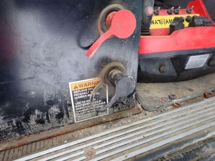 2011-peterbilt-365-image-34