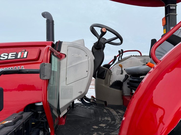 case-ih-farmall-140a-image-44