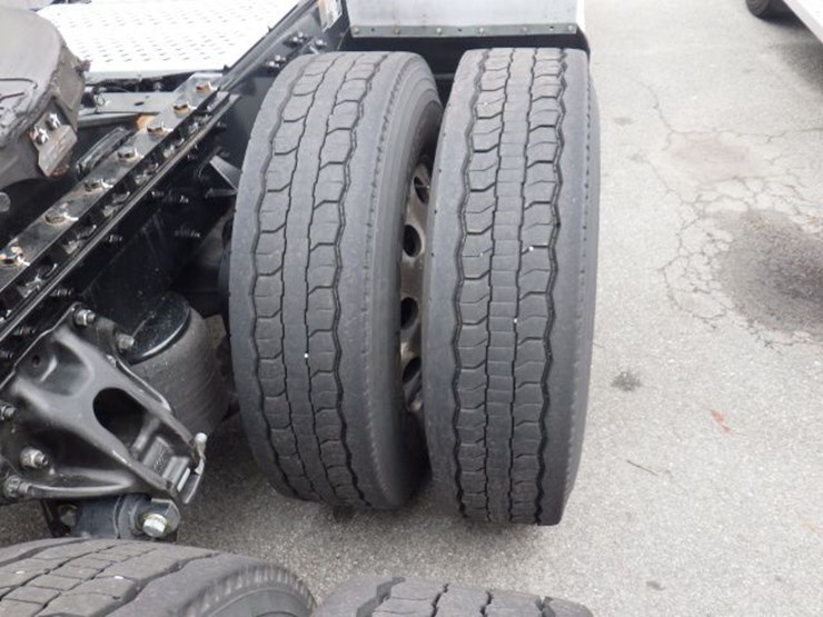 2024-kenworth-t680-image-9