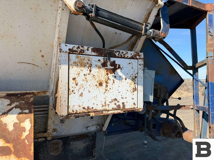 1981-ford-lt8000-image-20