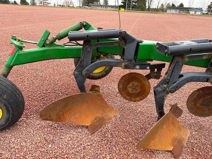 john-deere-2810-image-14