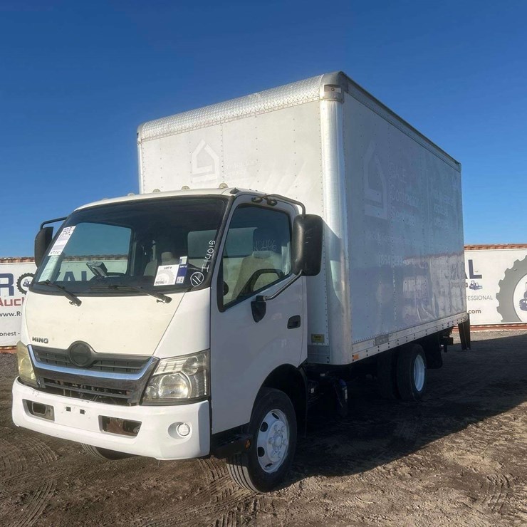 2017 HINO 155