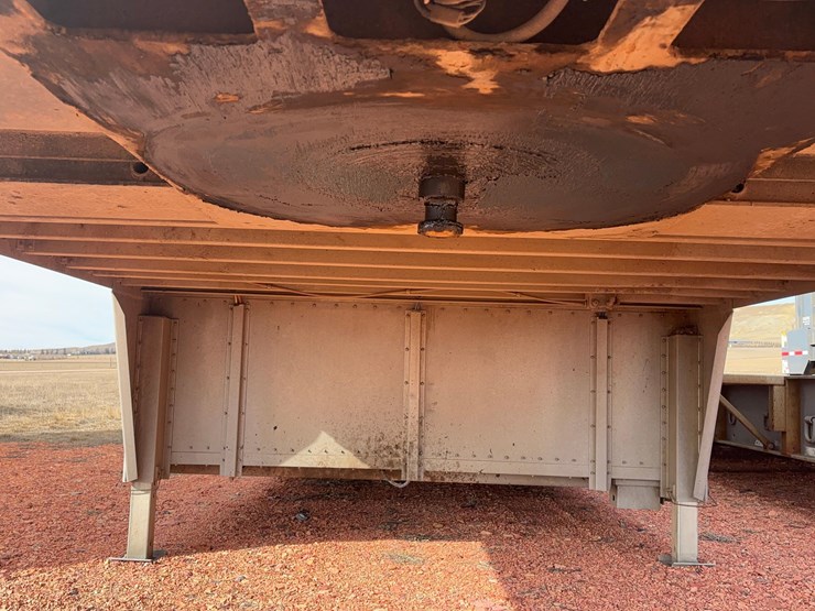 2018-wilson-livestock-trailer-image-34