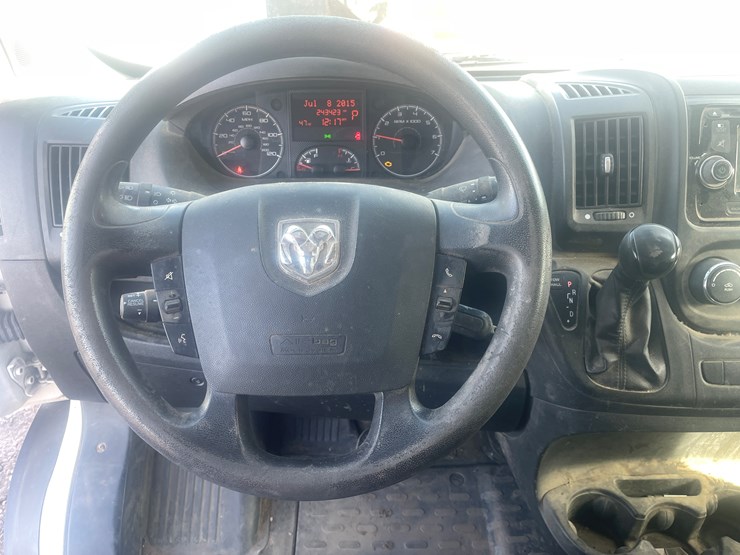 2016-dodge-3500-image-30