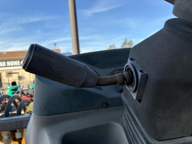 new-holland-b95-image-19