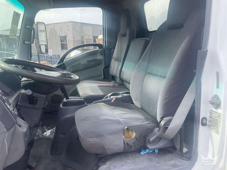 2010-gmc-w5500-image-19