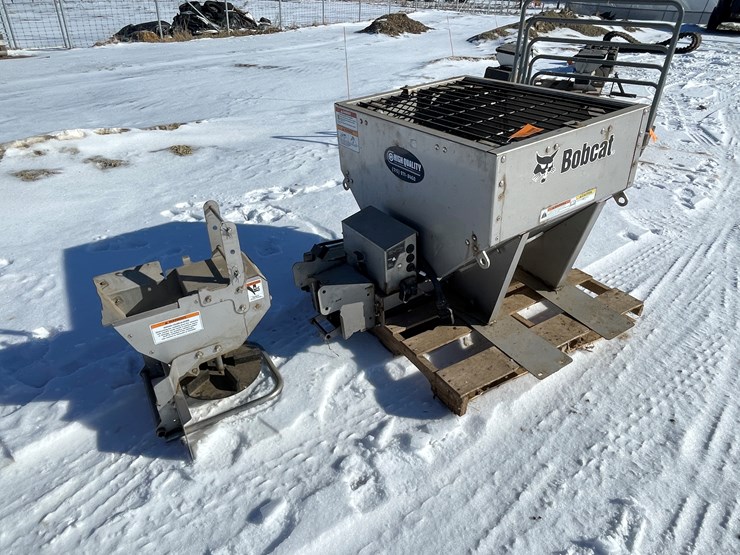 #4945-•-bobcat-mi-spreader-sp13-salter-attachment-image-1