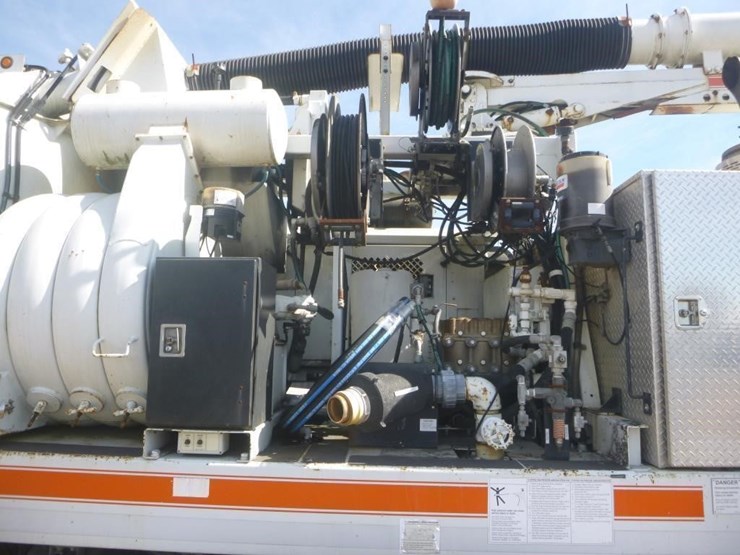 2013-international-7600-image-10