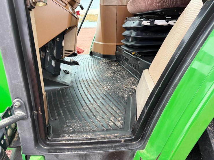 john-deere-6400-image-39